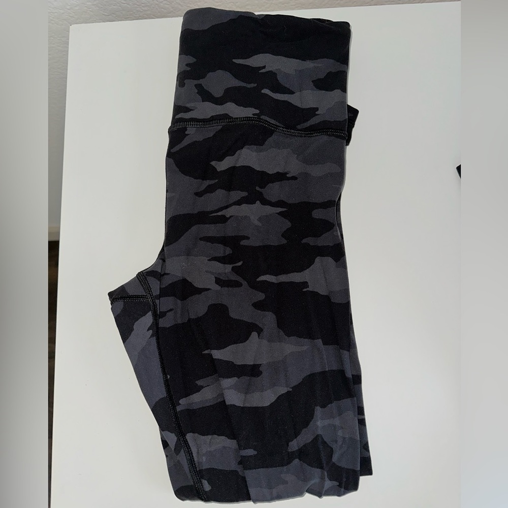 Athleta Black Camo 7/8 Elation Tight